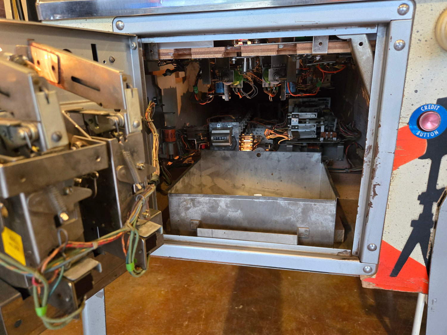 Hollywood (Refurbished) Chicago Coin 1976