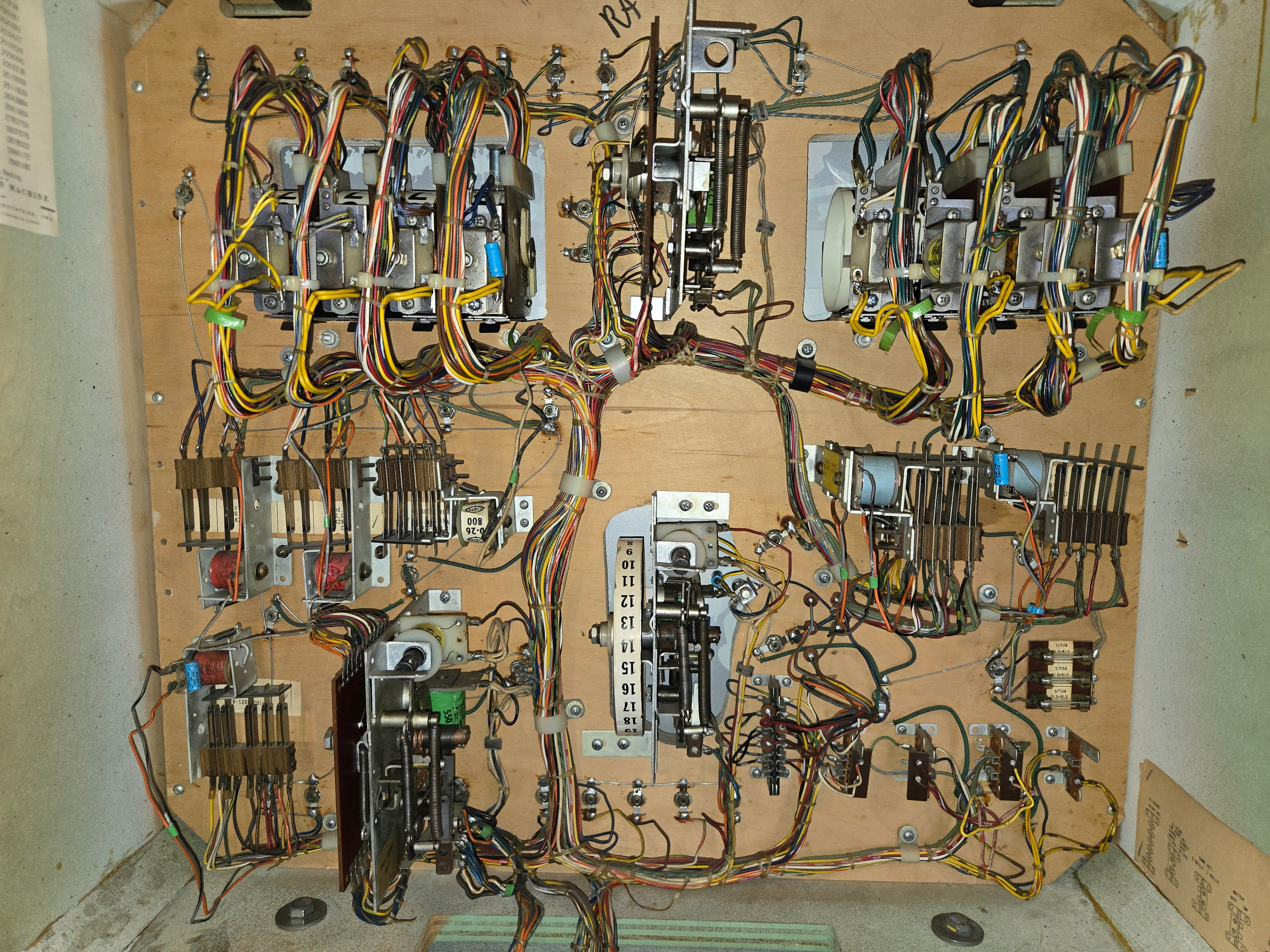 Hollywood (Refurbished) Chicago Coin 1976